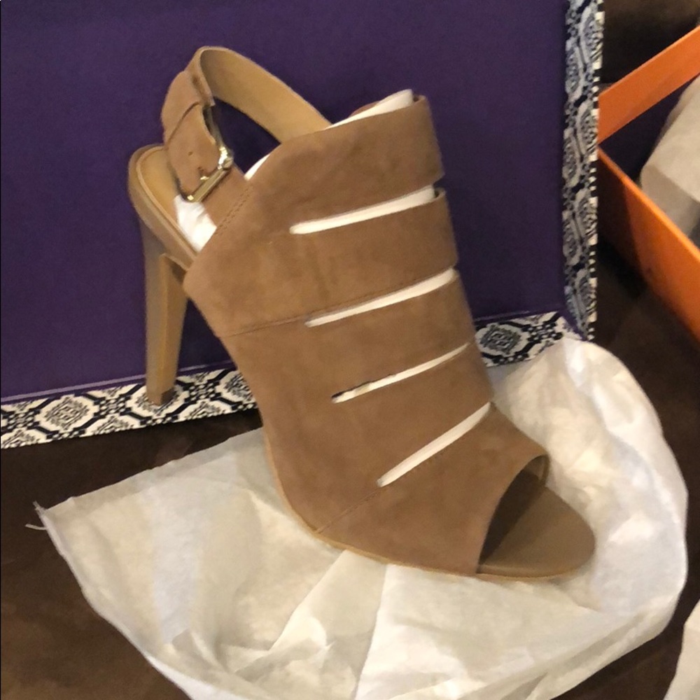Idolá Suede Heel